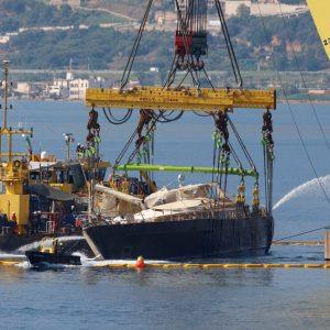 Σικελία: Ανασύρθηκε το γιοτ Bayesian 10 μήνες μετά το ναυάγιο