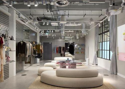 ASOS: Νέος οικονομικός διευθυντής – Στοίχημα ανάκαμψης για τον βρετανικό κολοσσό μόδας