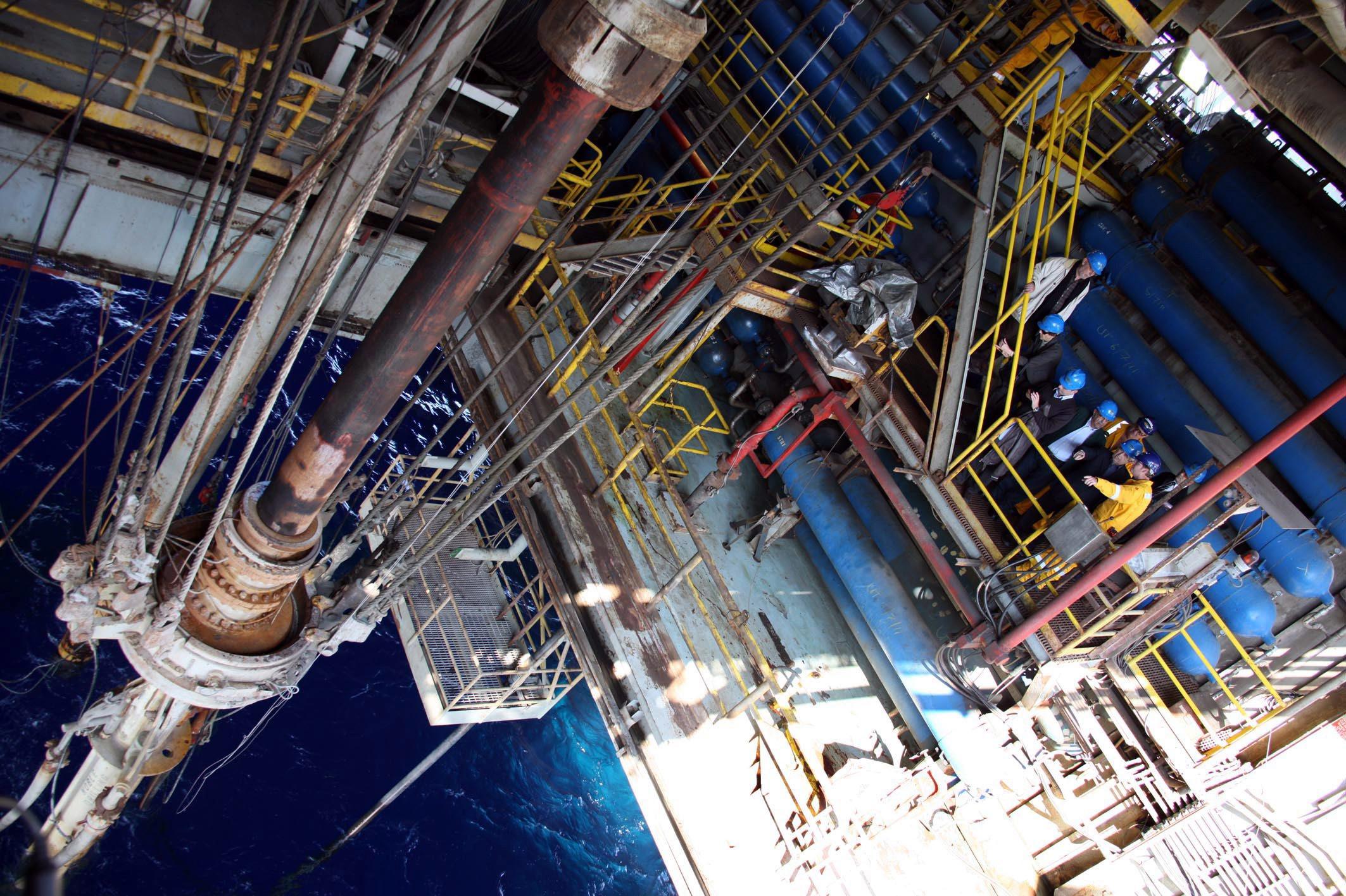 HELLENiQ ENERGY Seeking a Partner for Chevron’s Offshore Blocks Tender