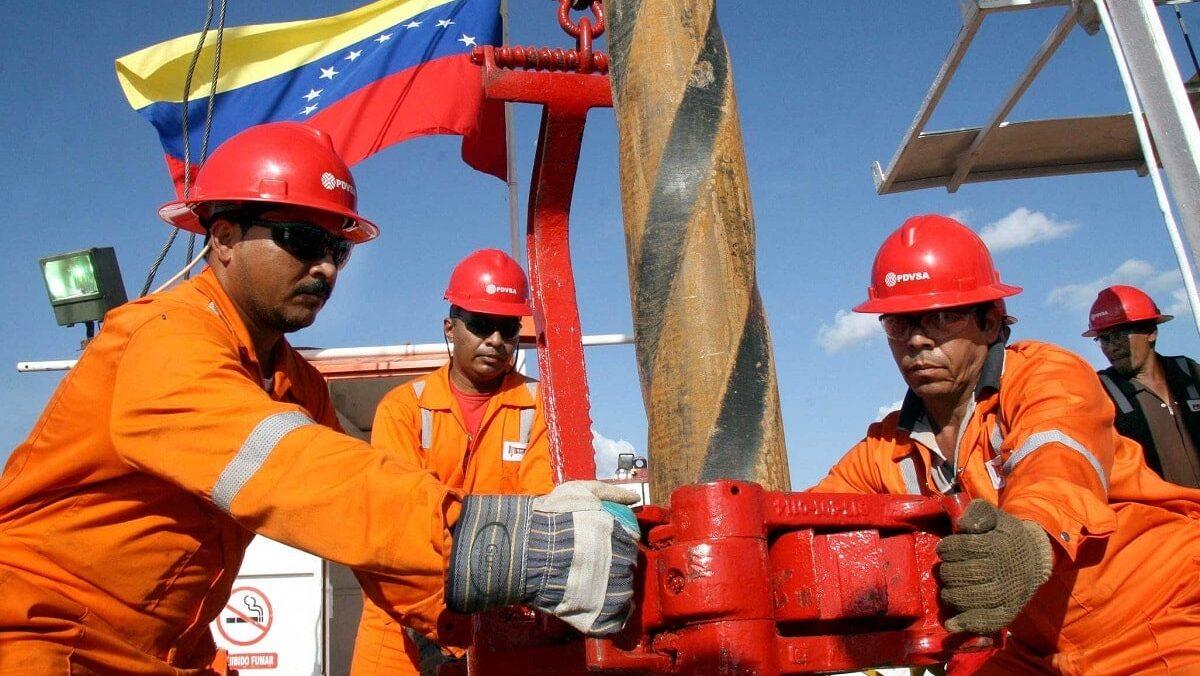 Βενεζουέλα: Σχεδιάζει αύξηση 50% στα καύσιμα λόγω πτώσης εσόδων