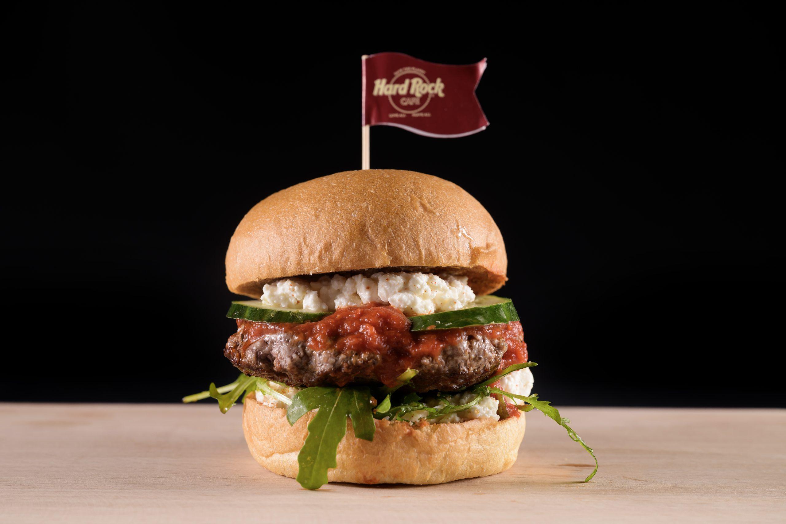 Hard Rock Cafe Athens: Παρουσιάζει το Athena Burger