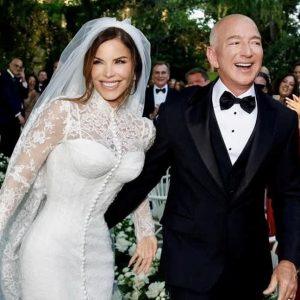 Μπέζος: Οι «χρυσοί» καλεσμένοι στη Βενετία