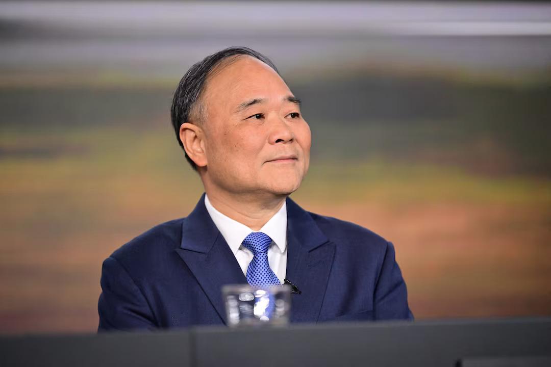 Geely: Ο πρόεδρος προειδοποιεί για παγκόσμιο πρόβλημα «υπερπαραγωγής» στην αυτοκινητοβιομηχανία
