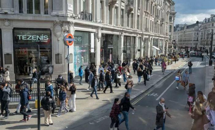 Oxford Street: Πεζόδρομος το εμπορικό κέντρο του Λονδίνου