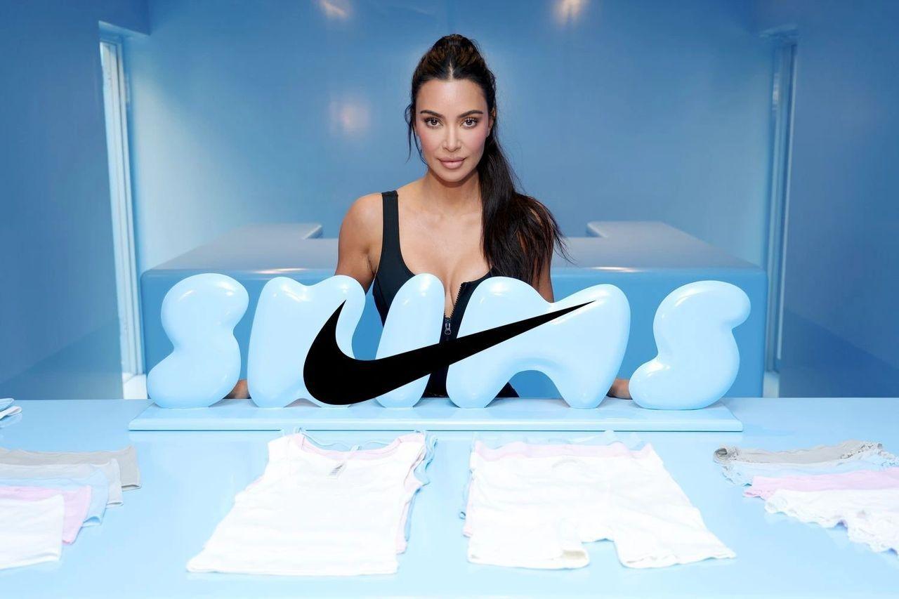 Nike: Κερδίζει ή χάνει τις γυναίκες; Το ρίσκο της Skims και ο γρίφος των αθλητικών
