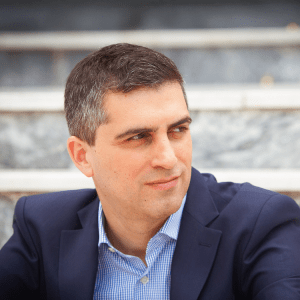 Δήμας: Βελτιώνονται οι υποδομές και υπηρεσίες των αεροδρομίων