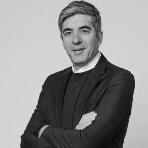 Prada: Μετά το συναινετικό διαζύγιο στον οίκο – Το πλάνο που δεν εφαρμόστηκε