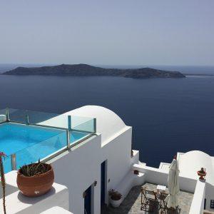 Τουρισμός: Ποιοι «φοβήθηκαν» τους σεισμούς στη Σαντορίνη [γραφήματα]