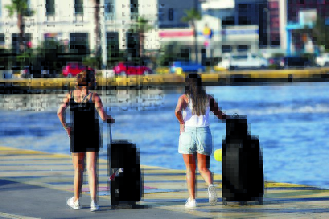Over 4.1 mln Tourists in Greece the First 4 Months of 2025