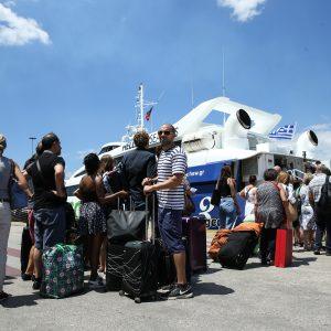 ΙΕΛΚΑ: Ενας στους δύο χωρίς διακοπές φέτος το καλοκαίρι