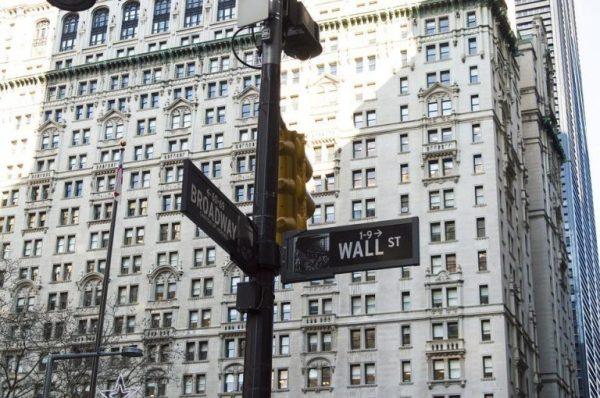 Wall Street: Νευρικότητα και σήμερα – Προβλημάτισε ο ΟΟΣΑ