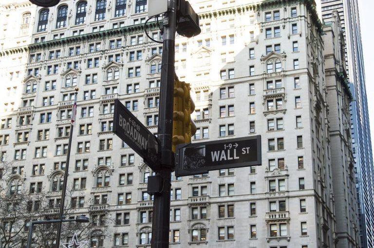 Wall Street: Νευρικότητα και σήμερα – Προβλημάτισε ο ΟΟΣΑ