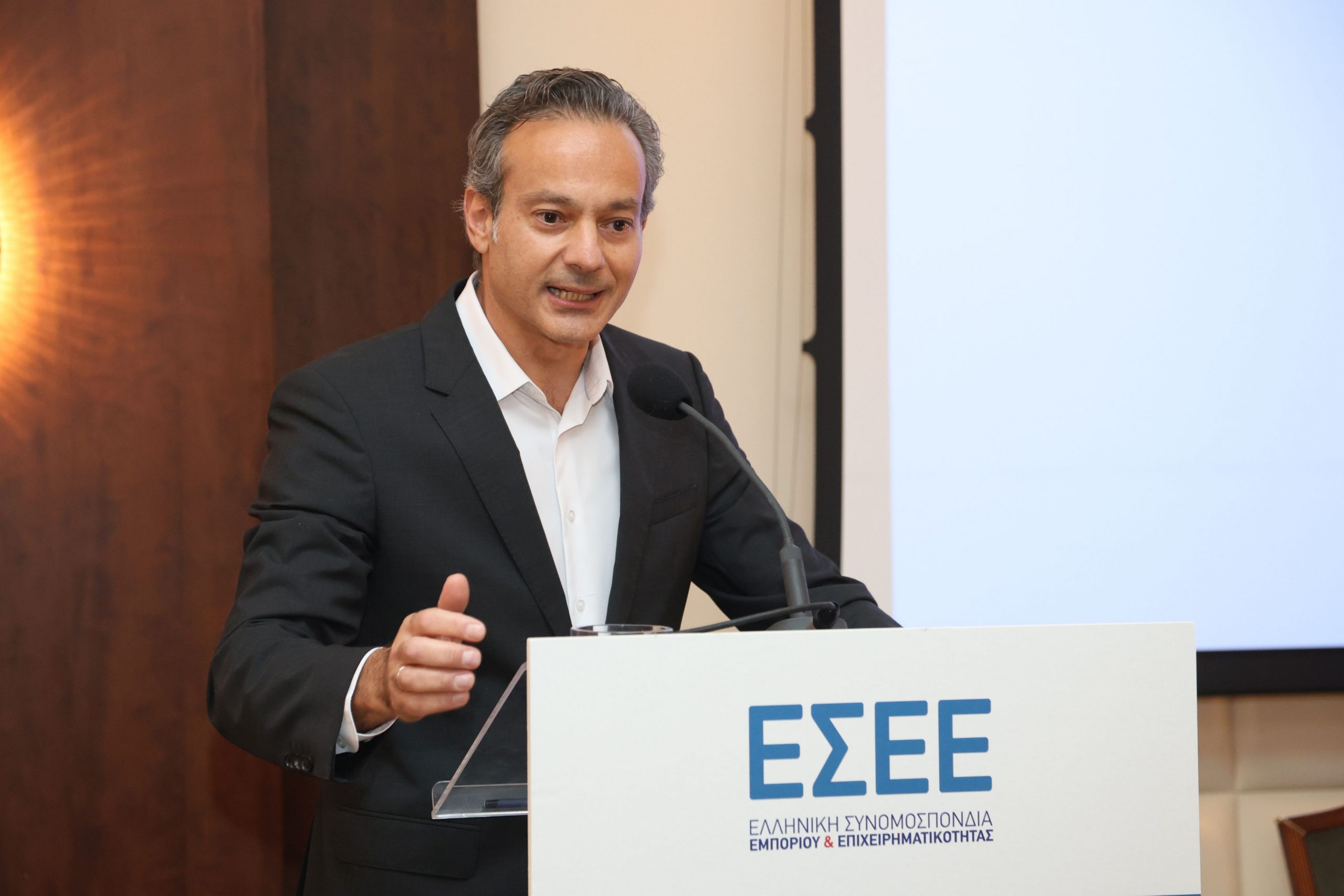 Καφούνης: «Καμπανάκι» για τον τζίρο στο λιανεμπόριο – Το κακό ξεκίνημα του 2025