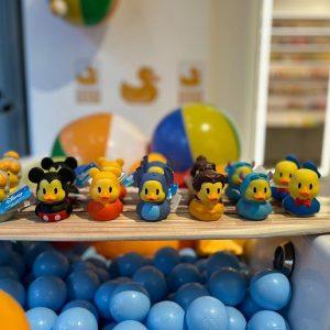 Λονδίνο: Πώς τα καταστήματα με λαστιχένια παπάκια επιβιώνουν
