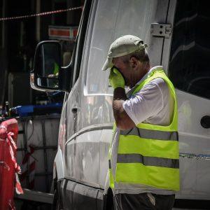 Καύσωνας: Έκτακτα μέτρα για τη θερμική καταπόνηση των εργαζομένων