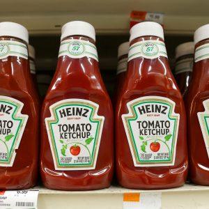 Kraft Heinz: Γιατί θέλει να… χωρίσει την κέτσαπ από τα χοτ ντογκ