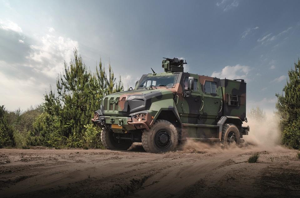 IVECO D.V.: Δυο γερμανοί μνηστήρες για την ιταλική εταιρεία στρατιωτικών φορτηγών