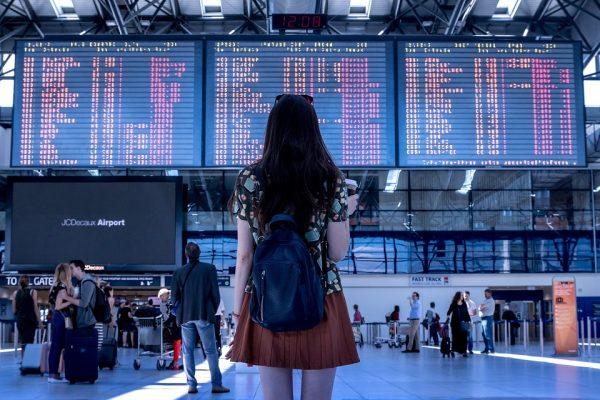 Γερμανία: Θα μειώσει το φόρο στα αεροπορικά εισιτήρια