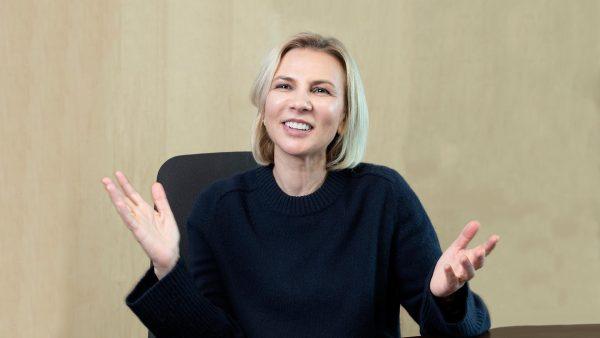 Estée Lauder: Επενδύει στο ηλεκτρονικό εμπόριο – Το πρόσωπο κλειδί και η Ελλάδα