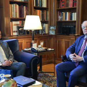 Ελληνική οικονομία: Συνάντηση Τασούλα με Μπρατάκο στο Προεδρικό