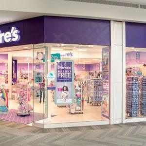 Claire’s: Γιατί βρίσκεται -ξανά- κοντά στην πτώχευση στις ΗΠΑ