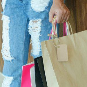 Λιανεμπόριο: Πτώση 4,4% στον τζίρο και 5,6% στον όγκο τον Μάιο [πίνακες]