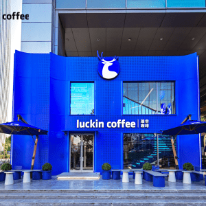 Luckin vs Starbucks: Ο «κινεζικός αντίπαλος» φέρνει επανάσταση στην αγορά καφέ της Νέας Υόρκης