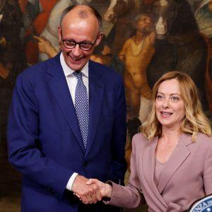 Συμφωνία Τραμπ – ΕΕ: Πώς αντέδρασαν Μερτς και Μελόνι στη συμφωνία