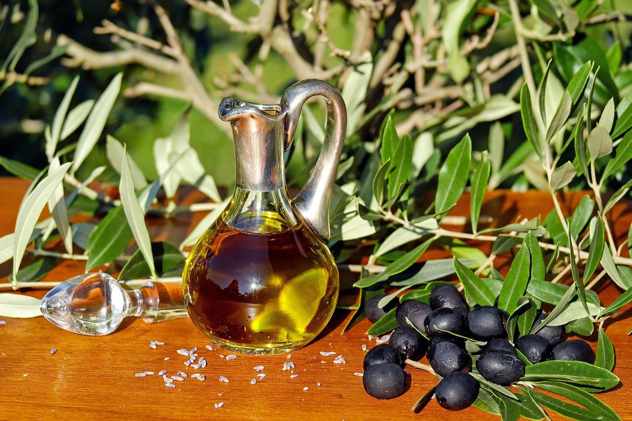 Ελαιόλαδο: Βότανα και αρωματικά αλλάζουν την αγορά