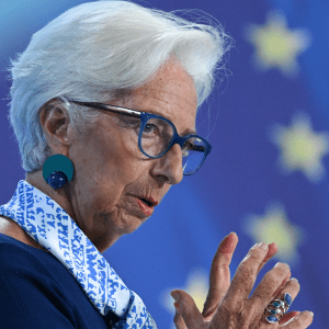 Λαγκάρντ: «Υπάρχει πολλή αβεβαιότητα εκεί έξω» – Τι είπε για τα επιτόκια