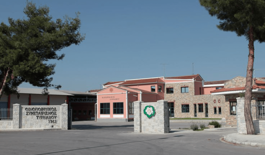 ΑΟΣ Τυρνάβου: Όταν η τέχνη του κρασιού συναντά την παράδοση του τσίπουρου