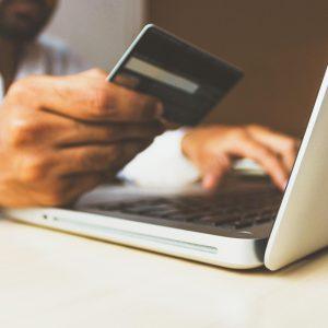 Έρευνα: Ρεκόρ στις online συναλλαγές για τους άνω των 65 ετών