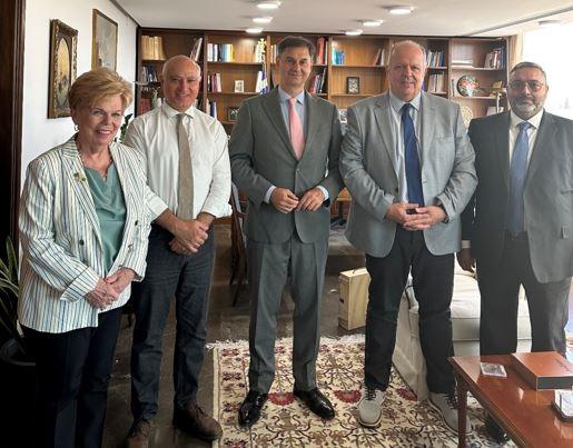 ΠΣΕ – Θεοχάρης: Πώς θα επιτευχθεί εξαίρεση των ελληνικών προϊόντων από υπερβολικούς δασμούς