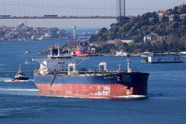 ΕΕ για ρωσικό πετρέλαιο: Πιο χαμηλό πλαφόν στις τιμές, νέες κυρώσεις σε τράπεζες και πλοία