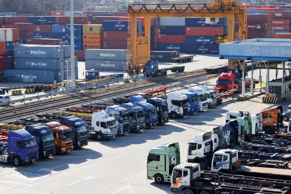 Τραμπ: Εμπορική συμφωνία με Ν. Κορέα – Δασμοί 15% και επενδύσεις 350 δισ. στις ΗΠΑ