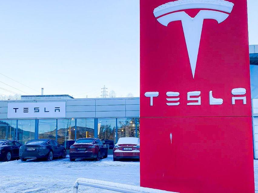 Tesla: Πώς η Νορβηγία διατηρεί το πάθος της παρά την ευρωπαϊκή κρίση