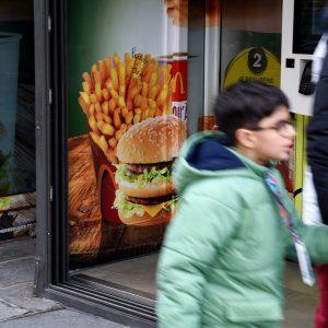 Γερμανία: Πώς το ανθυγιεινό φαγητό βρέθηκε στο επίκεντρο μιας πολιτικής διαμάχης
