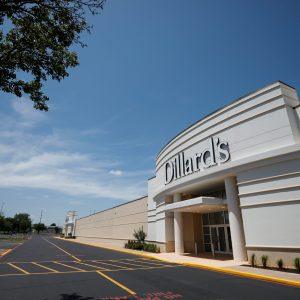 Dillard’s: Πηγαίνει κόντρα στο ρεύμα αγοράζοντας εμπορικά κέντρα