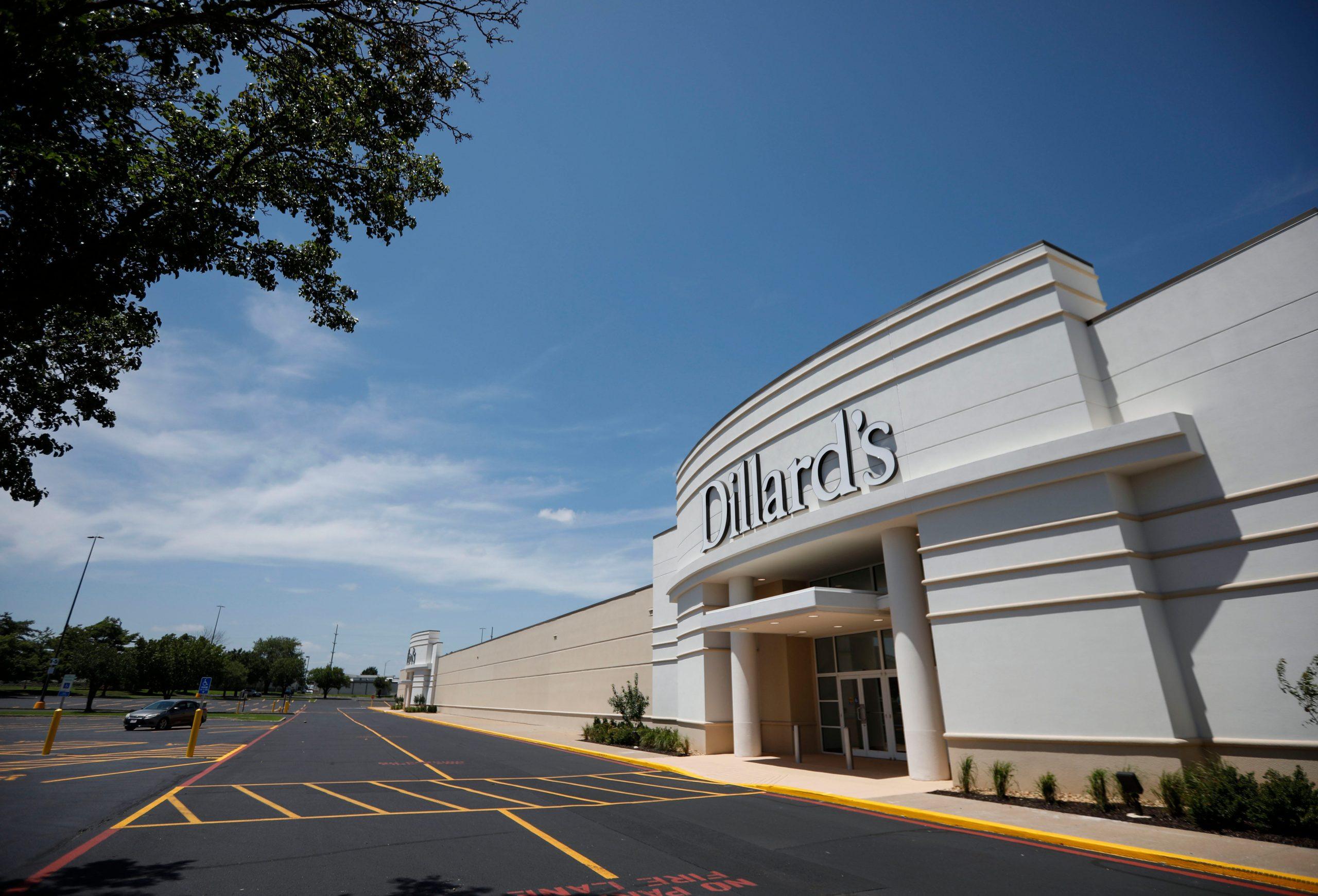 Dillard’s: Πηγαίνει κόντρα στο ρεύμα αγοράζοντας εμπορικά κέντρα