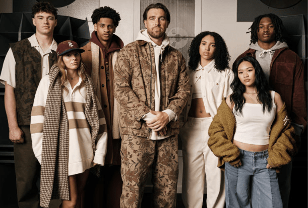 American Eagle: Μετά την αμφιλεγόμενη διαφήμιση με την Σίντνεϊ Σουίνι στρέφεται στον Τράβις Κέλσι