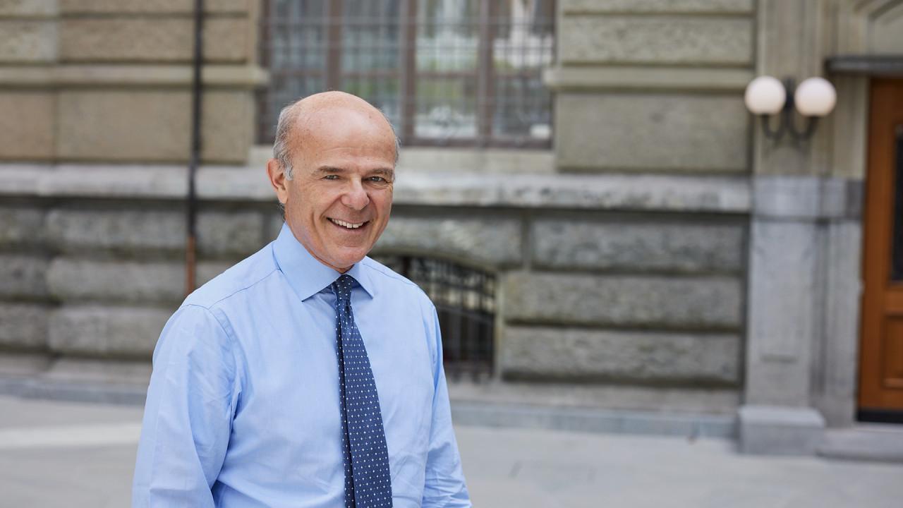 Ασφαλιστικές: Ο επικεφαλής της Zurich κατά funds που εποφθαλμιούν ευρωπαϊκές ασφαλιστικές