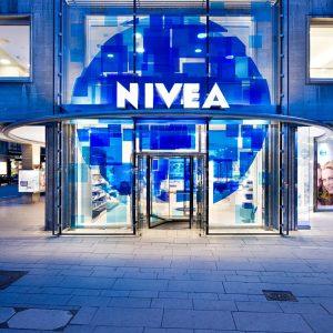 Beiersdorf: Η παραγωγός της Nivea μειώνει τις προβλέψεις πωλήσεων