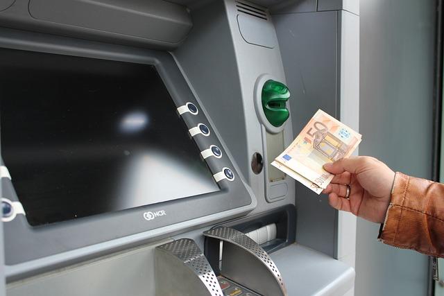 Τράπεζες: Πώς κάλυψαν τη χασούρα από τη μείωση των λαϊκών προμηθειών