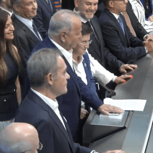 Metlen: Το ιστορικό ντεμπούτο στο LSE [live]