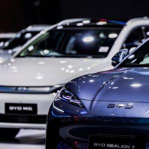 Kίνα – κλάδος EV: Για πρώτη φορά μεγαλύτερες επενδύσεις στο εξωτερικό παρά στο εσωτερικό