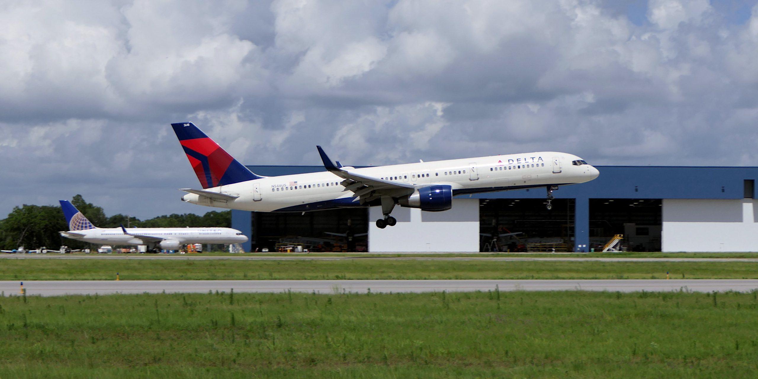 Delta – United: Στο «σκαμνί» για πώληση «καθισμάτων παραθύρου» χωρίς… παράθυρο