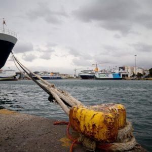 Θυελλώδεις άνεμοι: Απαγόρευση απόπλου από Πειραιά, Ραφήνα, Λαύριο