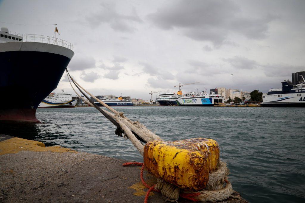 Θυελλώδεις άνεμοι: Απαγόρευση απόπλου από Πειραιά, Ραφήνα, Λαύριο
