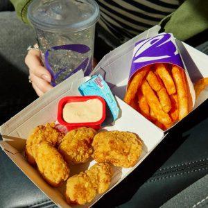 Fast food:  Η ακρίβεια οδηγεί τις αλυσίδες στο… κοτόπουλο