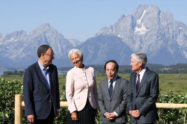 Επιτόκια: Αντίθετα θα κινηθούν Fed και ΕΚΤ – Τι λένε οι επενδυτές